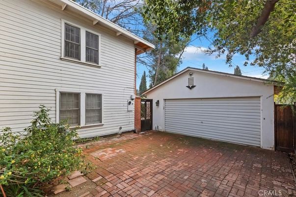 Detached Garage, Exterior