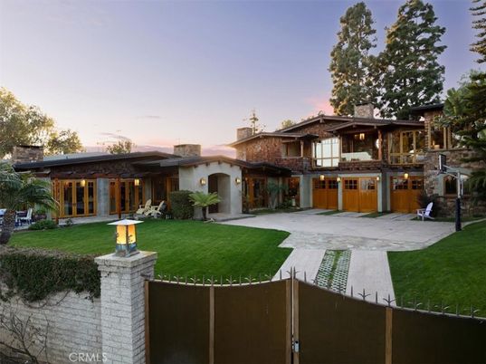 Backyard, Exterior, Facade, Mediterranean