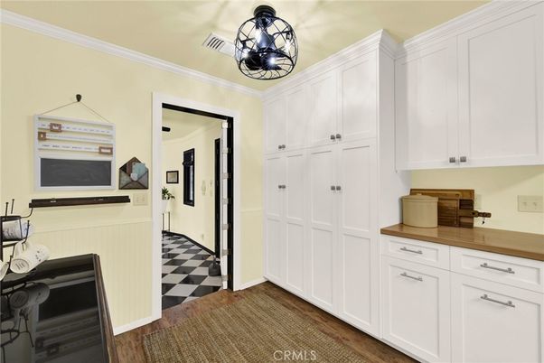 Interior, Pendant Lights, Wood Texture Flooring