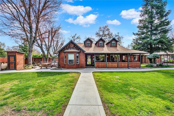 Backyard, Exterior, Facade, Brick Facade, Log Home