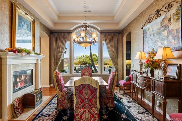 Chandelier, Dining room, Fireplace, Interior, Pendant Lights, Water