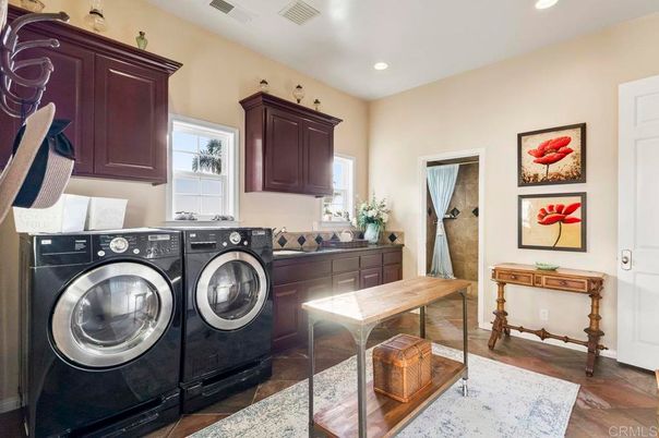 Interior, Recessed Lighting, Washer, Wood Texture Flooring