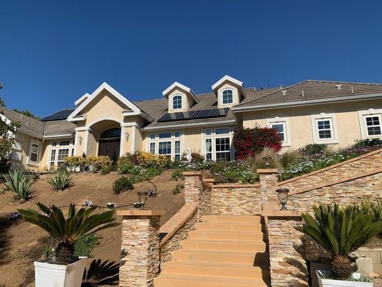 Exterior, Facade, Ranch
