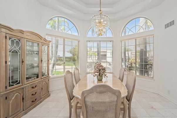 Chandelier, Dining room, Interior