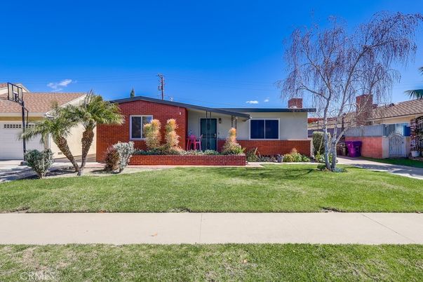 Attached, Exterior, Facade, Brick Facade, Ranch