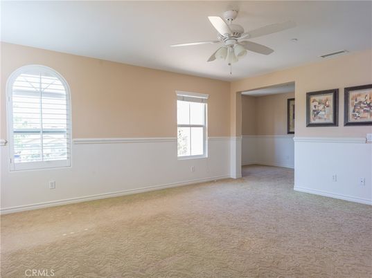 Empty room, Interior