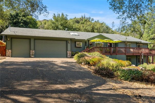 Attached, Exterior, Facade, Ranch