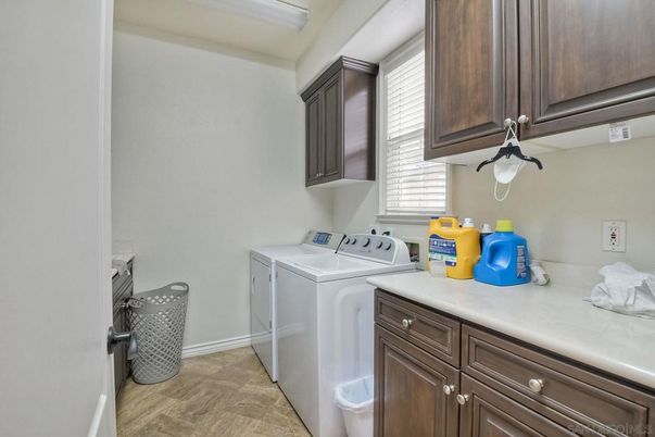 Interior, Washer, Wood Texture Flooring
