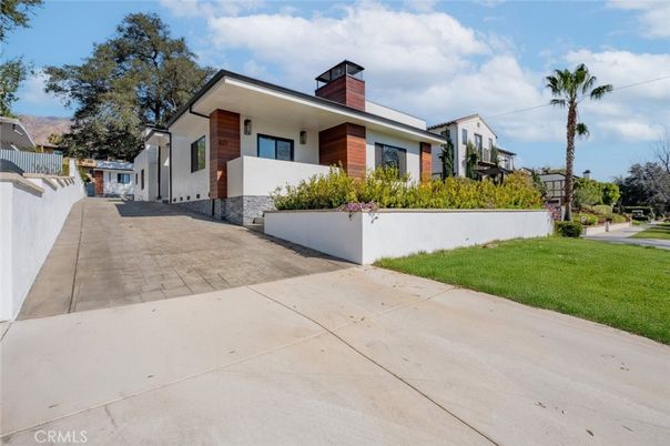Backyard, Exterior, Facade, Ranch