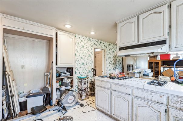 Fitness Equipment, Interior, Kitchen, Recessed Lighting, Tile Countertops