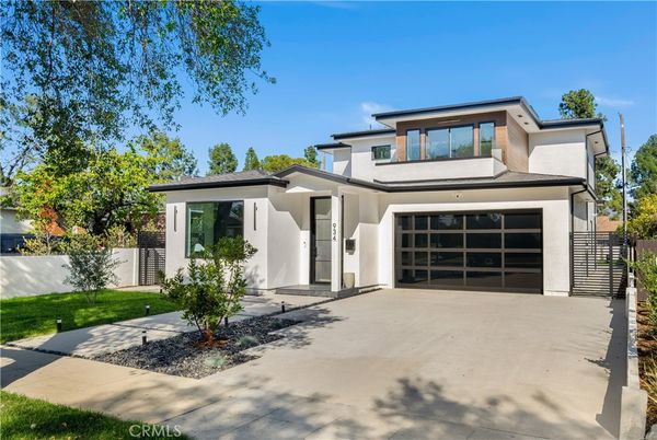Attached, Exterior, Facade, Modern