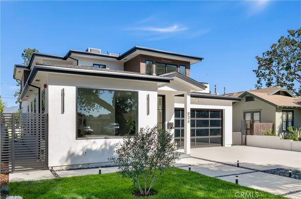Attached, Exterior, Facade, Modern