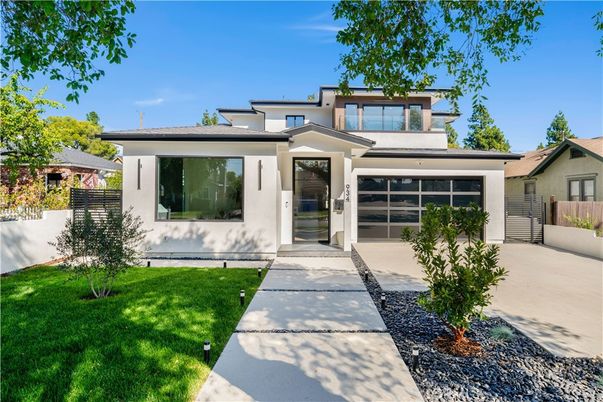 Attached, Exterior, Facade, Modern