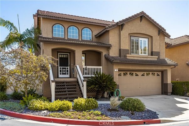 Attached, Exterior, Facade, Mediterranean