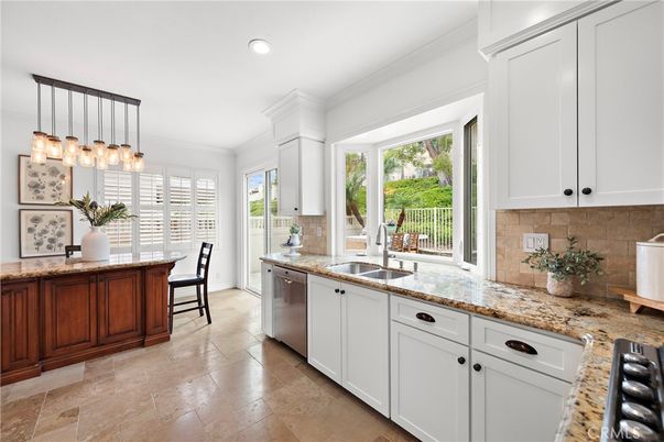 Dining room, Interior, Kitchen, Pendant Lights, Recessed Lighting, Stainless Steel Appliances
