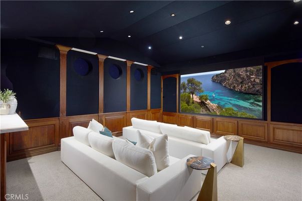 Interior, Projection Screen, Recessed Lighting, Theatre Room