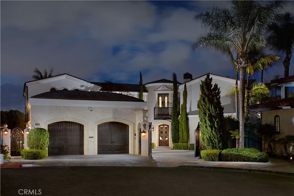 Attached, Exterior, Facade, Spanish Mediterranean