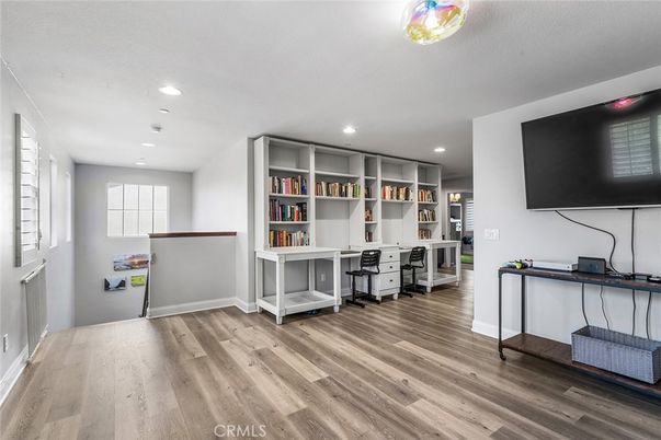 Home Office, Interior, Recessed Lighting, Wood Texture Flooring
