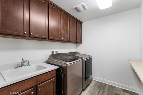 Interior, Washer, Wood Texture Flooring
