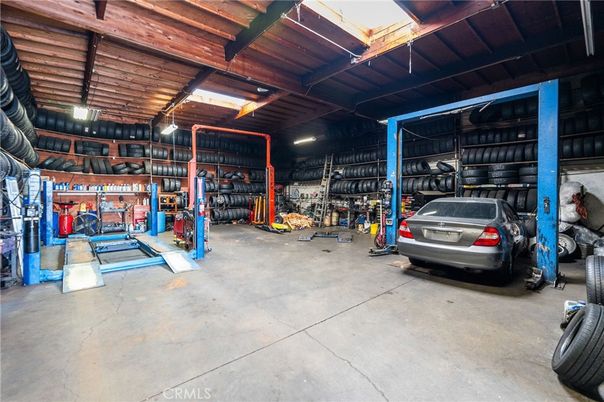 Garage, Interior, Wooden Beams