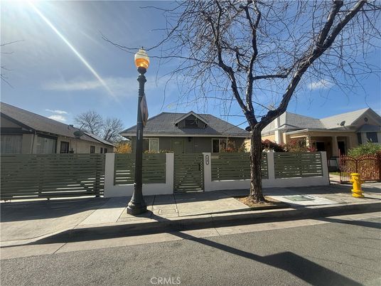 Exterior, Facade, Ranch