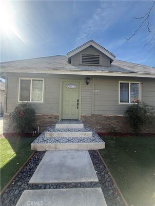 Exterior, Facade, Ranch
