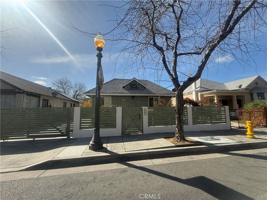 Exterior, Facade, Ranch