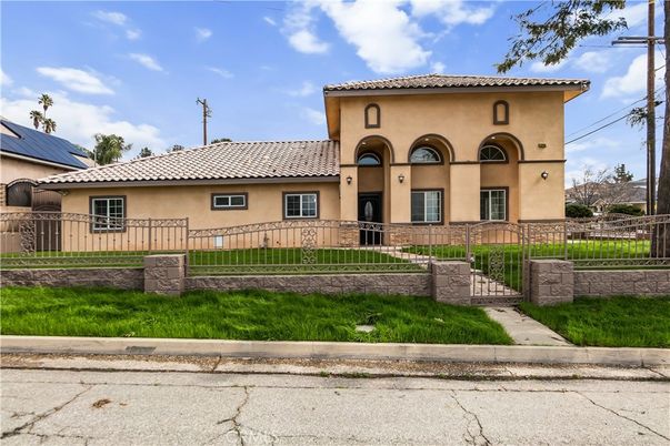 Backyard, Exterior, Facade, Mediterranean