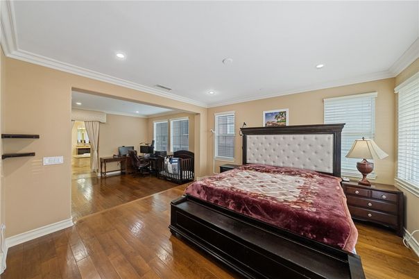Bedroom, Dining room, Interior, Recessed Lighting, Wood Texture Flooring