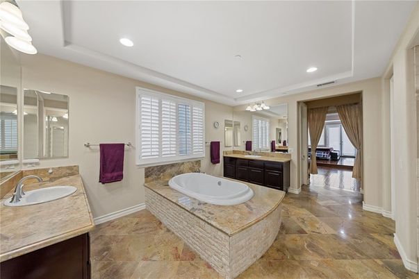 Bathroom, Dual Sink Vanities, Interior, Recessed Lighting