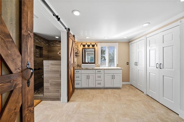 Bathroom, Dual Sink Vanities, Interior, Recessed Lighting