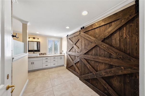 Bathroom, Interior, Recessed Lighting