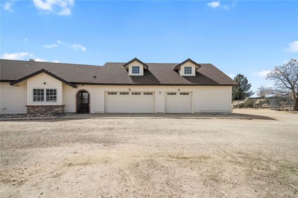 Attached, Exterior, Facade, Ranch