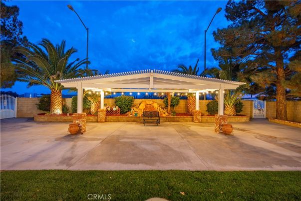 Backyard, Exterior, Facade, Ranch