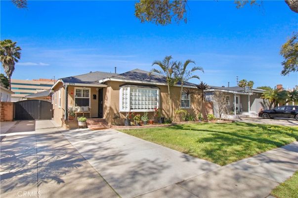 Backyard, Exterior, Facade, Ranch