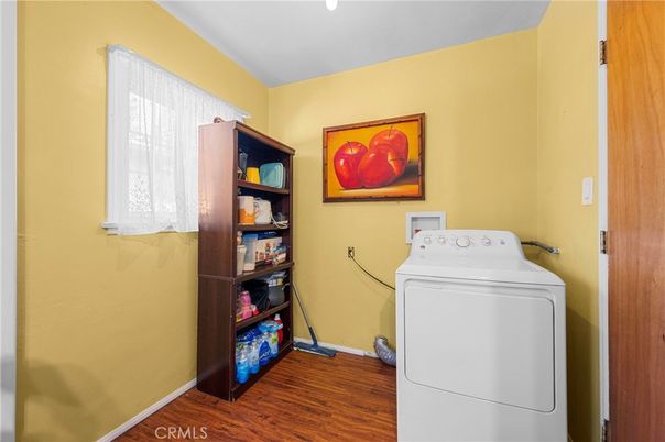 Interior, Utility Closets, Washer, Wood Texture Flooring