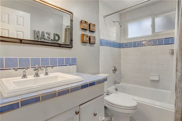 Bathroom, Interior, Tile Countertops