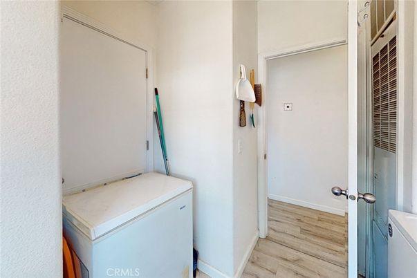 Interior, Utility Closets, Washer, Wood Texture Flooring