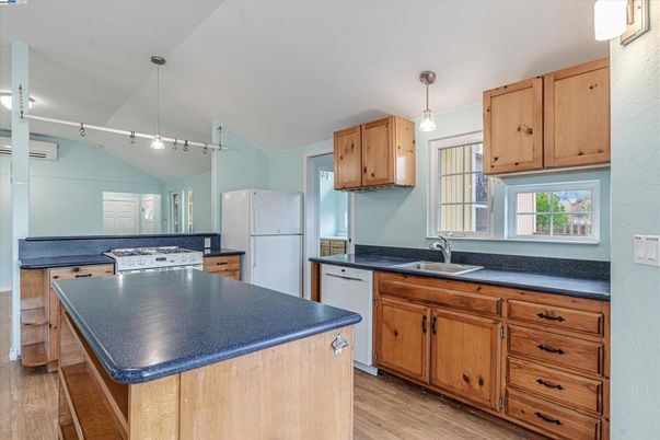 Interior, Kitchen, Pendant Lights, Wood Texture Flooring