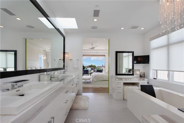 Bathroom, Bedroom, Dual Sink Vanities, Interior, Recessed Lighting, Water