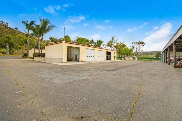 Backyard, Detached Garage, Exterior
