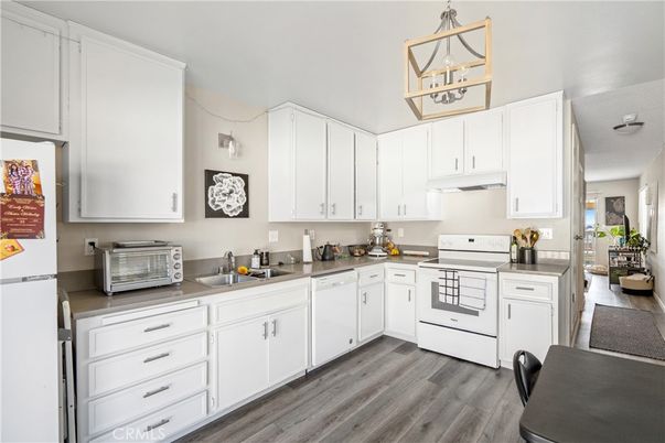 Interior, Kitchen, Pendant Lights, Wood Texture Flooring