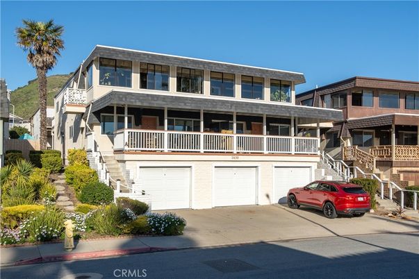 Attached, Exterior, Facade, Rowhouse