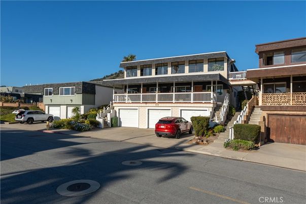 Attached, Exterior, Facade, Modern