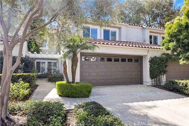 Attached, Exterior, Facade, Mediterranean