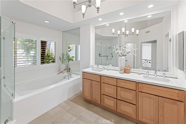 Bathroom, Dual Sink Vanities, Interior, Recessed Lighting