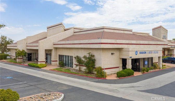 Exterior, Facade, Modern