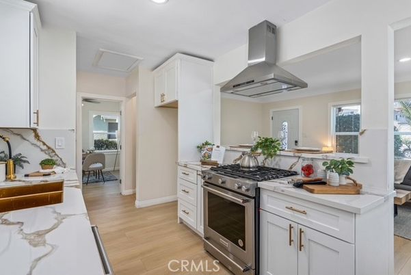 Dining room, Interior, Kitchen, Recessed Lighting, Stainless Steel Appliances, Wood Texture Flooring