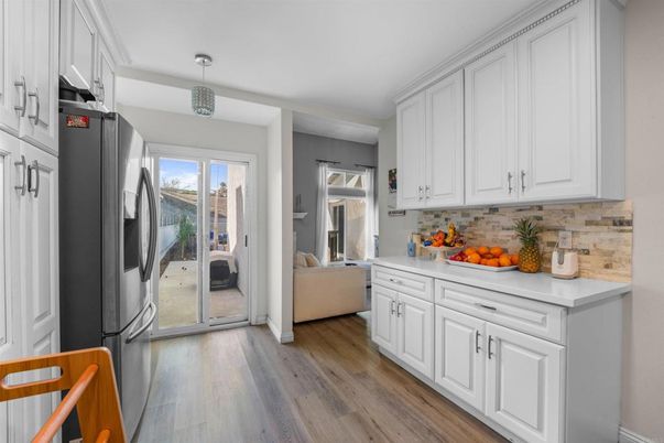 Interior, Kitchen, Pendant Lights, Wood Texture Flooring