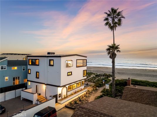 Exterior, Facade, Water, Modern
